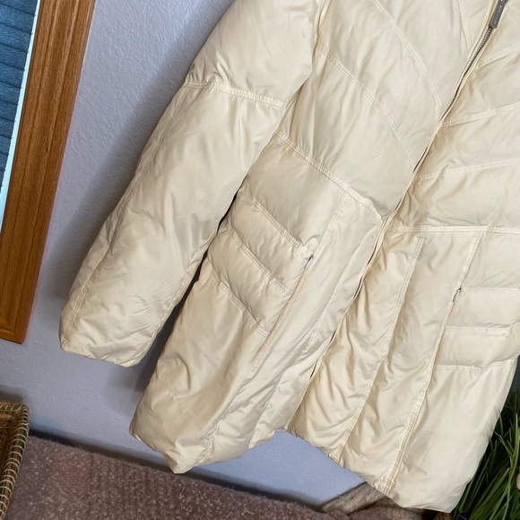 Ann Klein cream colored large down like puffer coat with hood - Picture 2 of 8